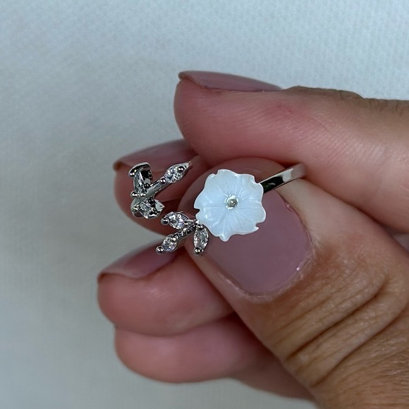 Silver 925 Flower Open Ring - Picture 3 of 9